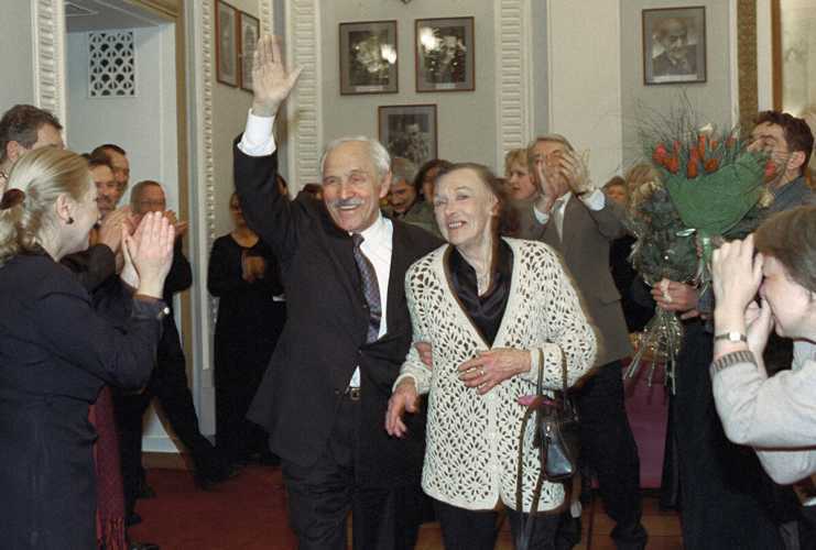 Михаил Ульянов прожил с Аллой Парфаньяк 50 лет счастливой жизни, но главой семьи была она. Аристократка и дервенский парень